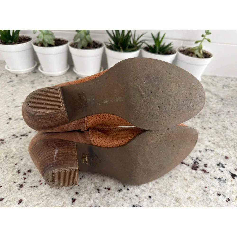 Unity in Diversity Tan Perforated‎ Leather Ankle Boots Size 39 (US 8.5)
